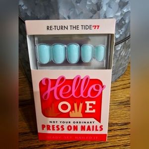 Hello Love press on nails